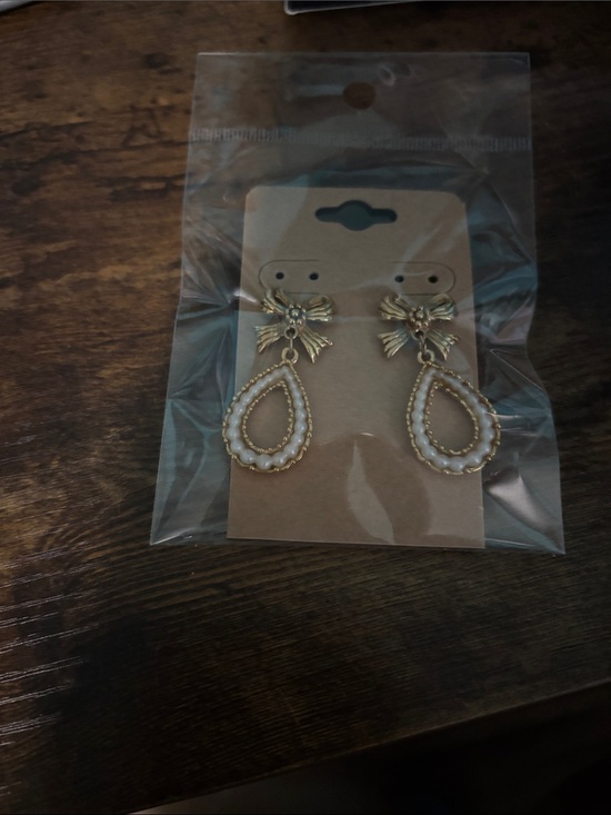 Attitude Unknown Jewelry - Delicate Gold Bow Earrings with White Pearl Teardrops